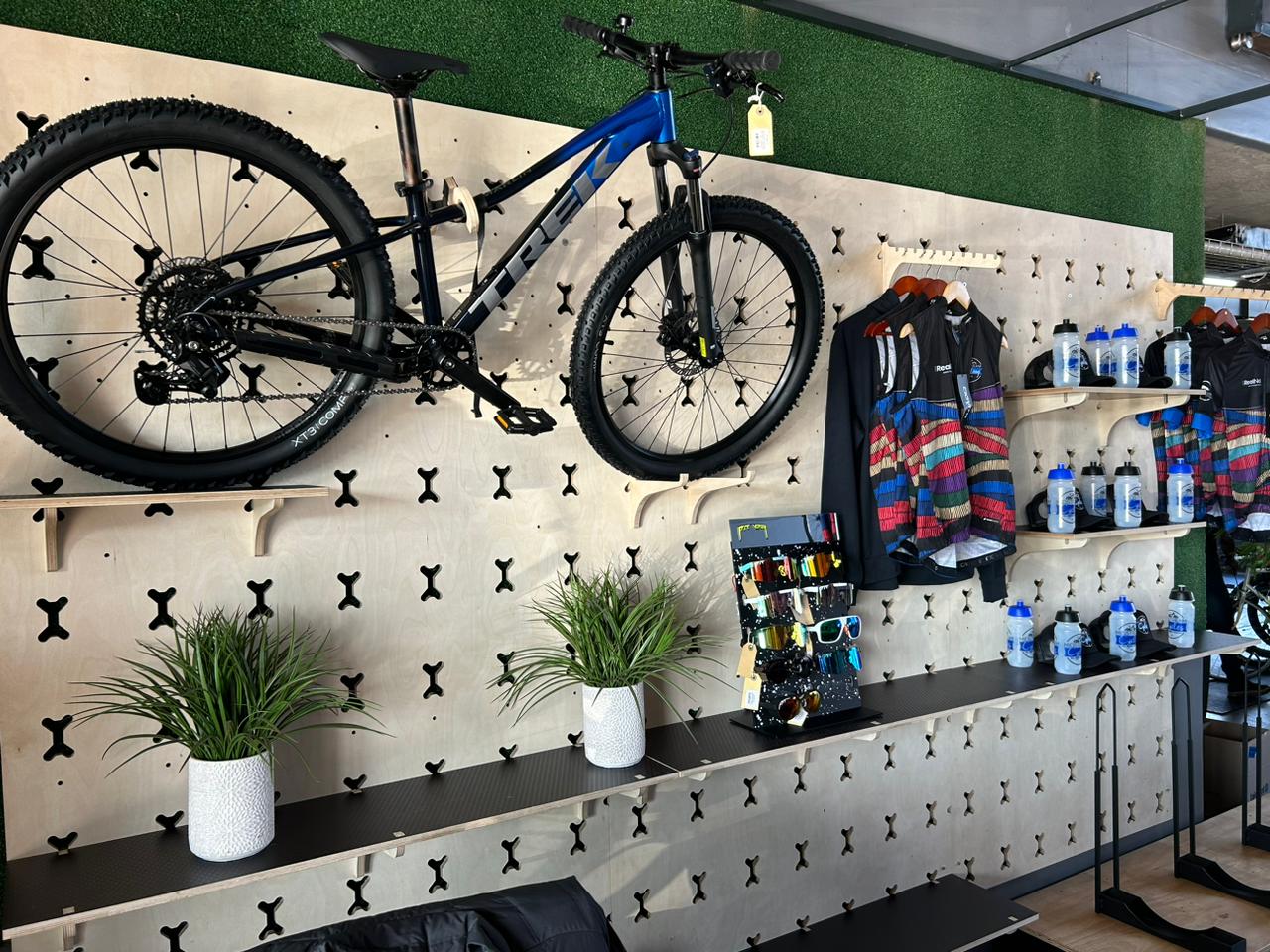 Retail – Shop fitting solutions - lifestyle image